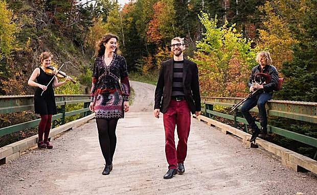 La banda canadiense de música folk Fàrsan.