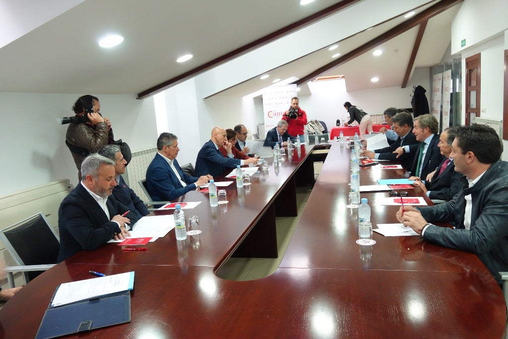 Fotos: José Antonio Diez se reúne con las asociaciones empresariales de León