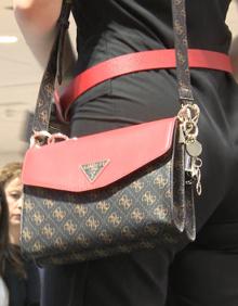 Imagen secundaria 2 - Algunos de los complementos mostrados en la pasarela.