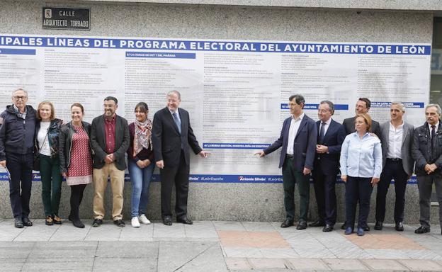 El candidato popular presenta su programa. 