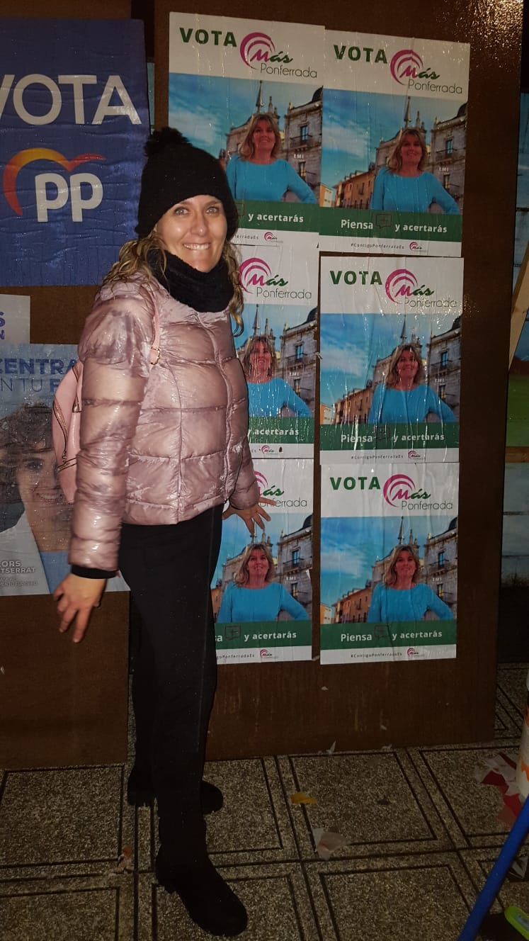 Fotos: Pegada de carteles de Ponferrada