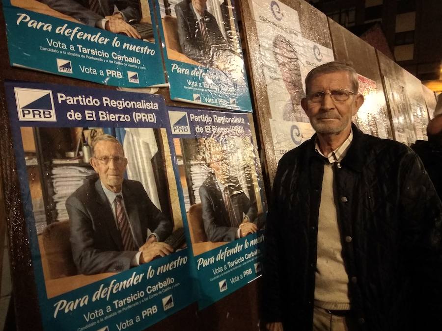 Fotos: Pegada de carteles de Ponferrada