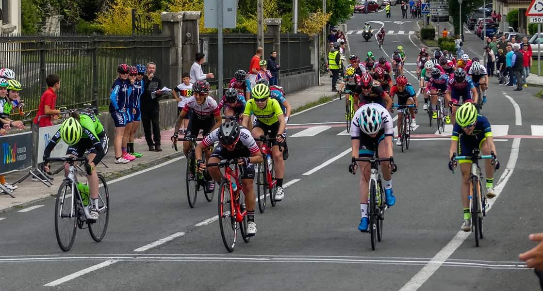 Fotos: Primera victoria del Eneicat Pecafer en la Vuelta a Álava