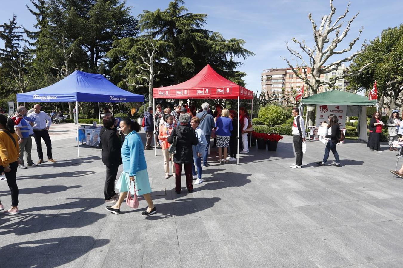 Fotos: La campaña se pelea en el Rastro