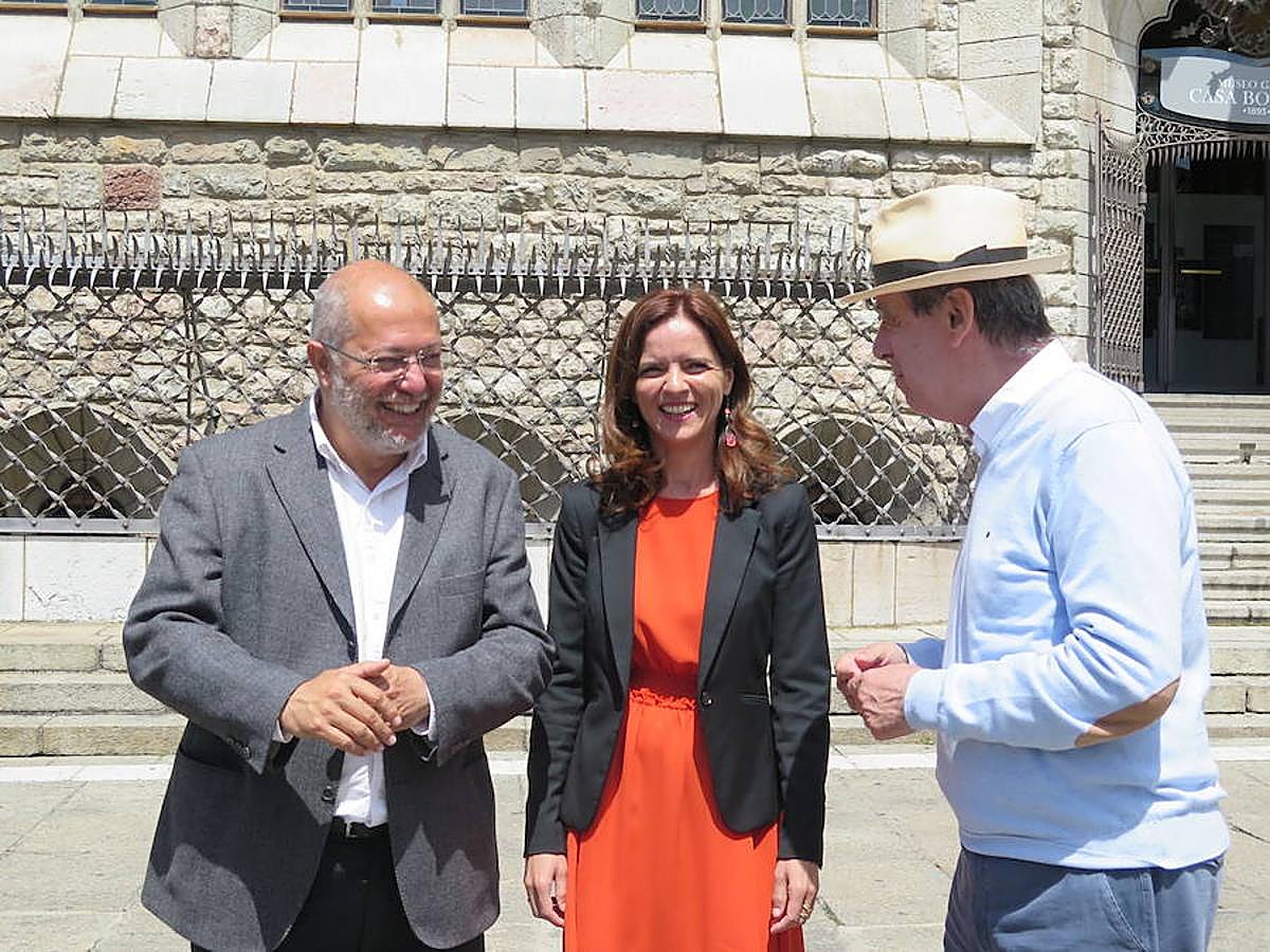 El candidato de Ciudadanos a presidir la Junta de Castilla y León exalta el papel de la cultura en la composición de una sociedad libre: «Es difícil conocer Castilla y la Reforma sin leer 'El Hereje' o conocer el terrorismo en el País Vasco sin leer 'Patria', en los libros hay libertad y criterio»