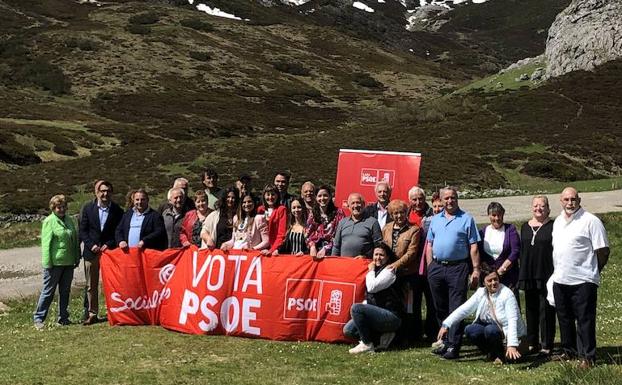 Foto de familia en Vegarada. 