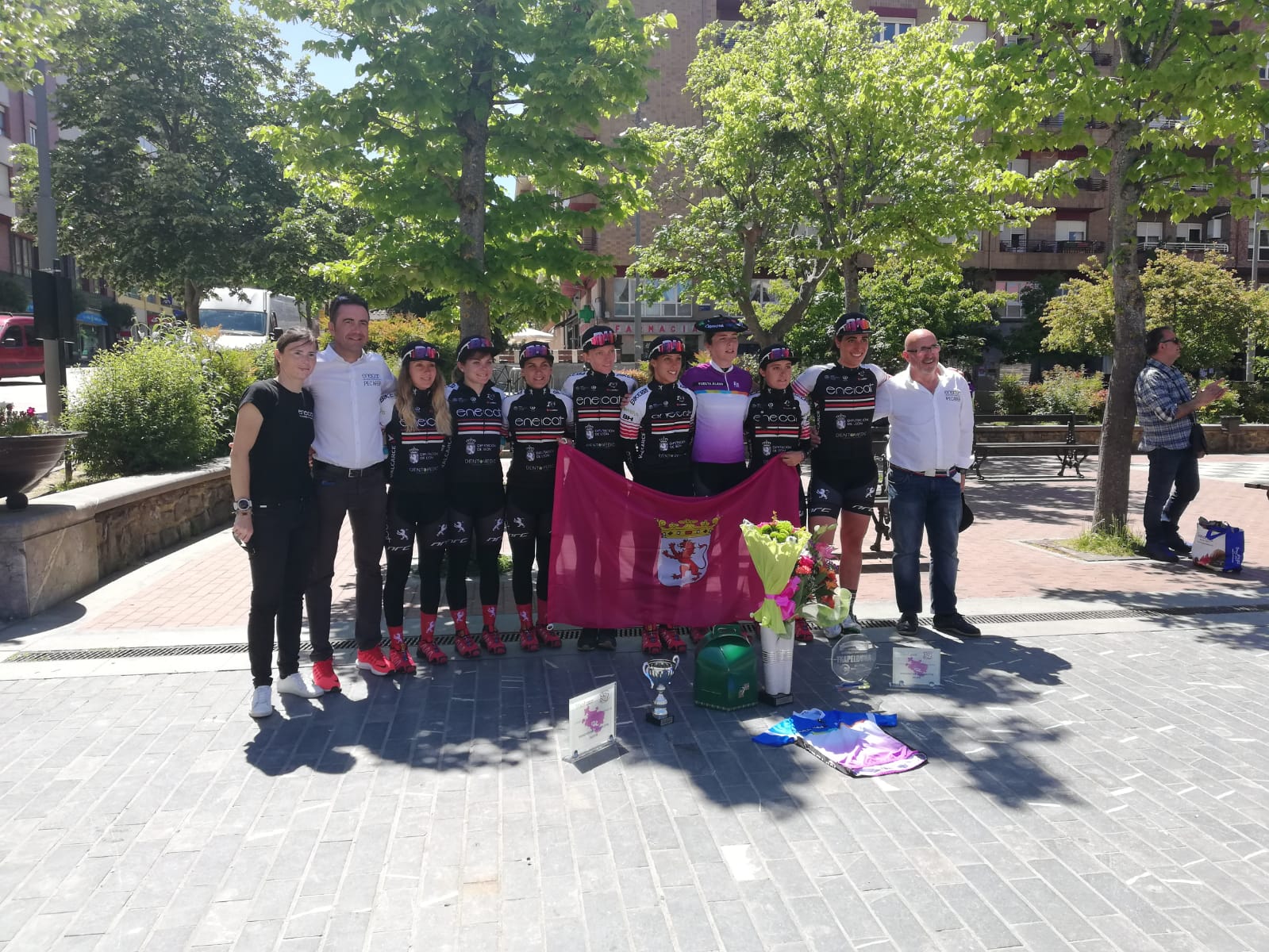 Fotos: Victoria en la tercera etapa de la Vuelta a Álava del Eneicat Pecafer