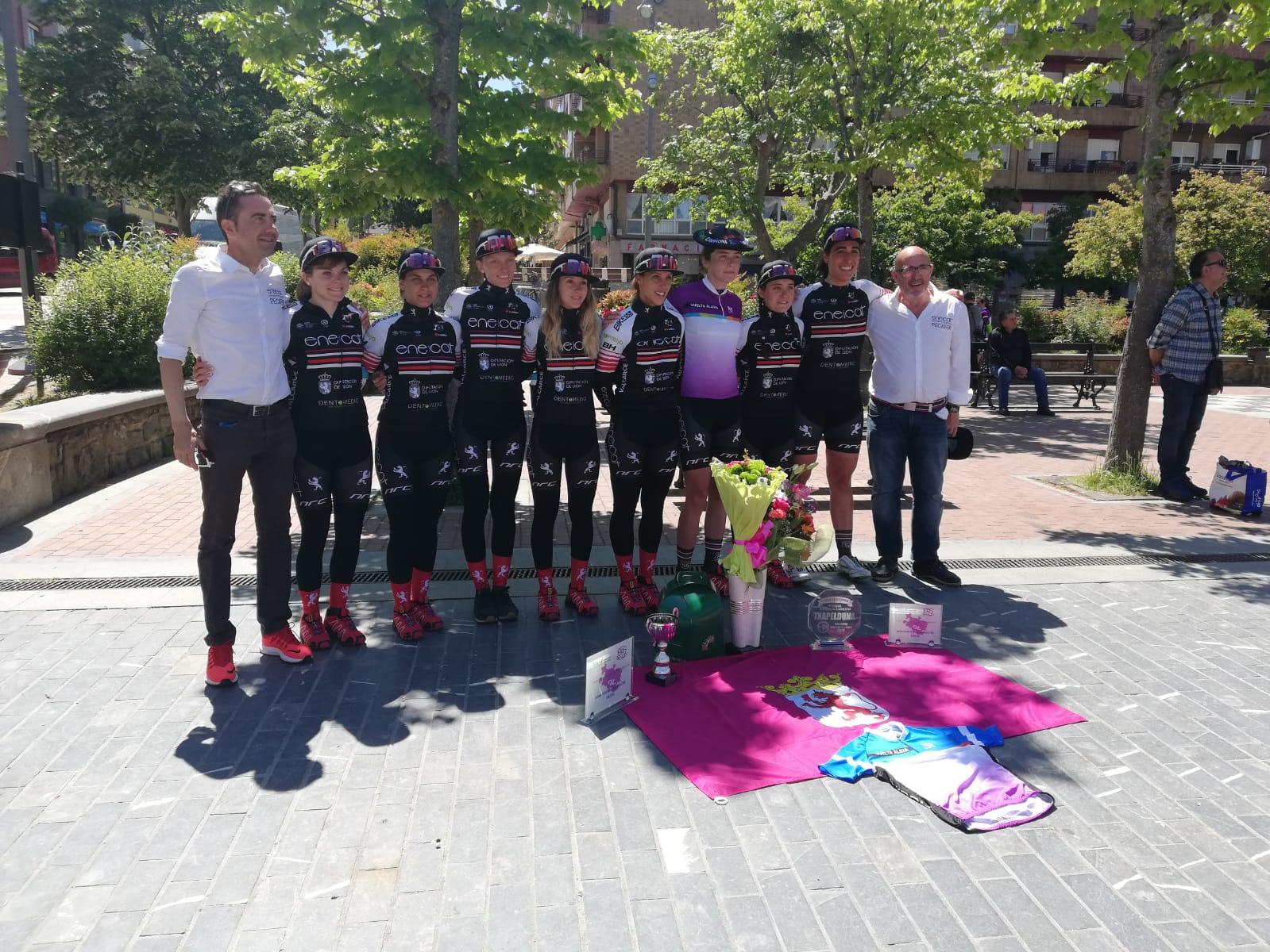 Fotos: Victoria en la tercera etapa de la Vuelta a Álava del Eneicat Pecafer