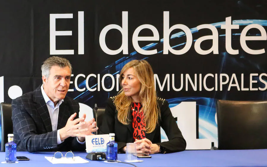 El presidente de la Federación Leonesa de Empresarios, Javier Cepedano, y la directora general de Leonoticias, Yolanda Barrientos, en la presentación del debate.