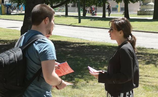 Gemma Villarroel, en la carpa ciudadana de la Universidad.