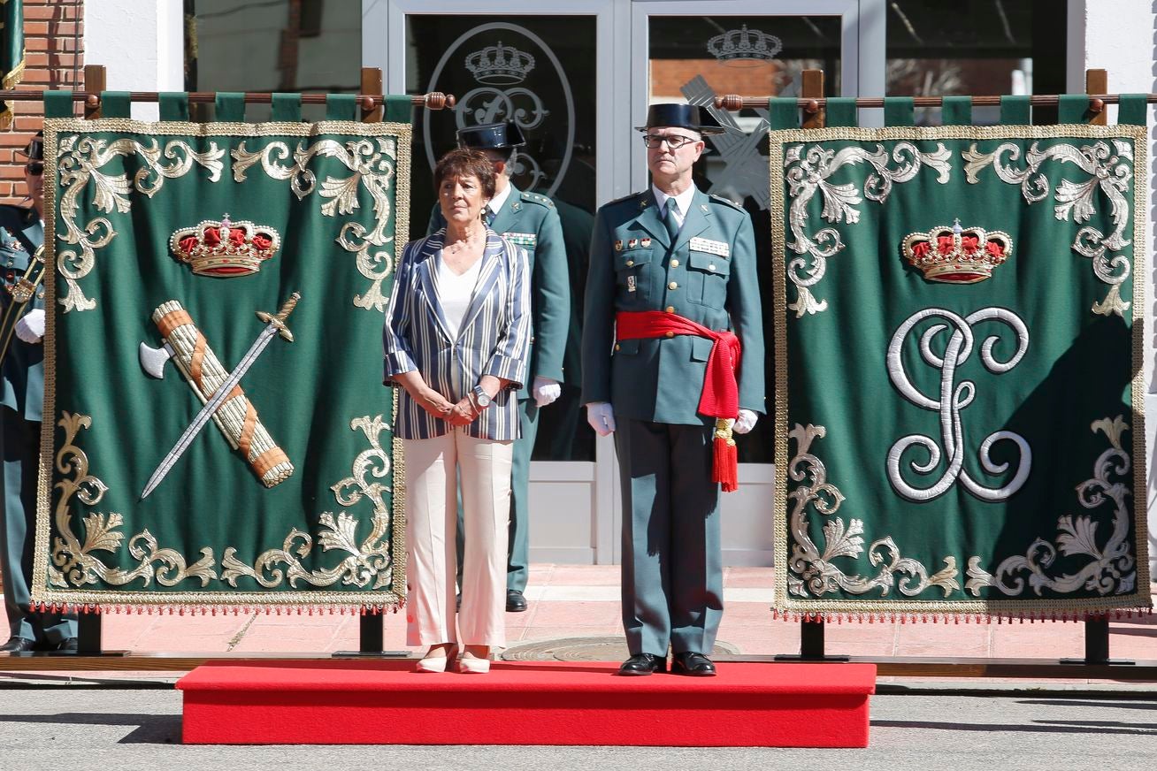 La delegada del Gobierno en Castilla y León, Mercedes Martín Juárez, preside los actos conmemorativos del 175 aniversario de la fundación de la Guardia Civil. Junto a ella, el alcalde de León, Antonio Silván