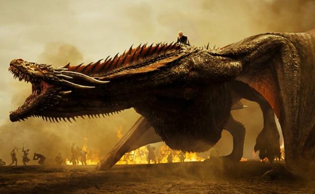 Drogon y Danerys durante la Batalla del Campo de Fuego. 