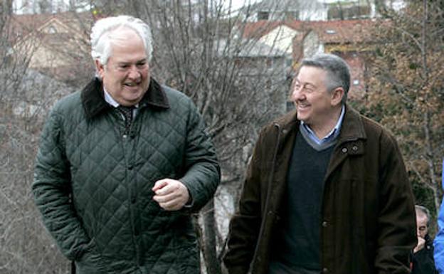 Tomás Alonso (derecha) durante una visita del delegado de la Junta de Castilla y León. 