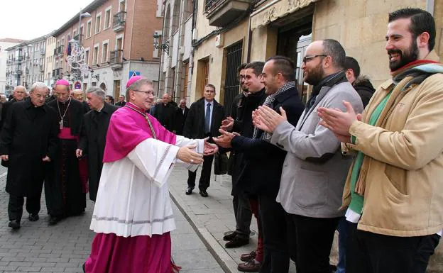 Galería. Luto por la muerte del Obispo de Astorga. Su vida eclesiástica, en imágenes.