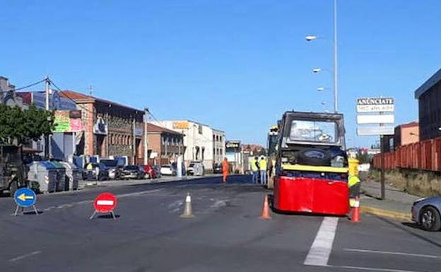 Trabajos de asfaltado este martes en el polígono de Hontoria. 