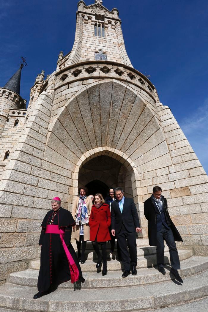 El obispo de Astorga, Juan Antonio Menéndez, que presidía la comisión antipederastia constituida por la Iglesia Católica para la prevención y protección de los abusos sexuales a menores, ha fallecido este miércoles a los 62 años a causa de un infarto que le sobrevino en el interior del Arzobispado