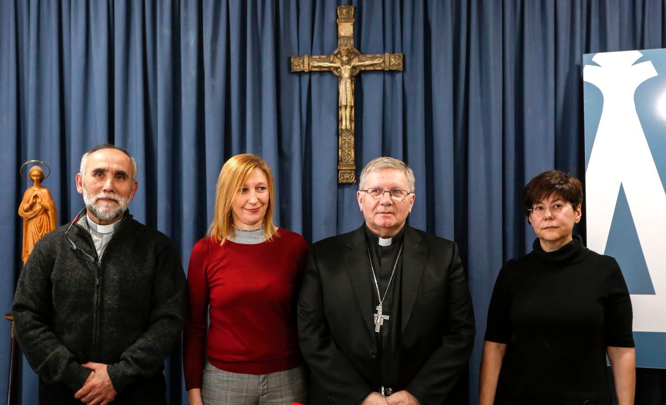 El obispo de Astorga, Juan Antonio Menéndez, que presidía la comisión antipederastia constituida por la Iglesia Católica para la prevención y protección de los abusos sexuales a menores, ha fallecido este miércoles a los 62 años a causa de un infarto que le sobrevino en el interior del Arzobispado