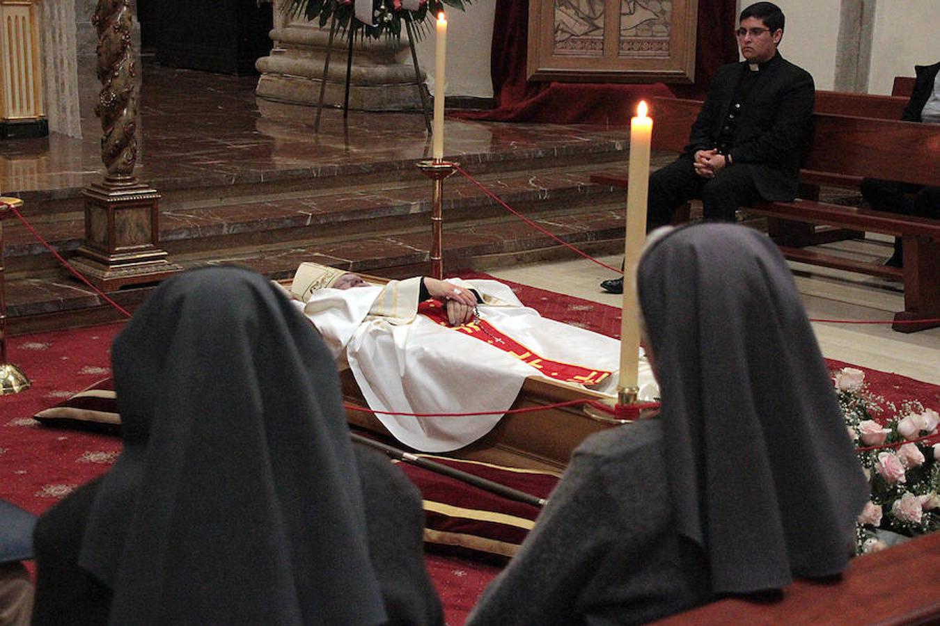 Fotos: Capilla ardiente del obispo de Astorga