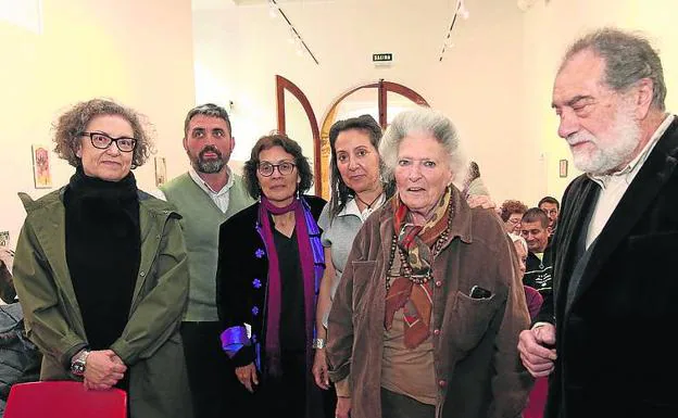 Julia Casaravilla (segunda por la derecha), junto al resto de ponentes y a la concejala de Cultura, Marifé Santiago. 