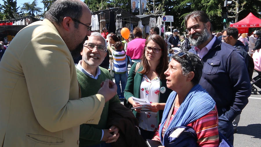 Fotos: Gaspar Llamazares, en el rastro de León