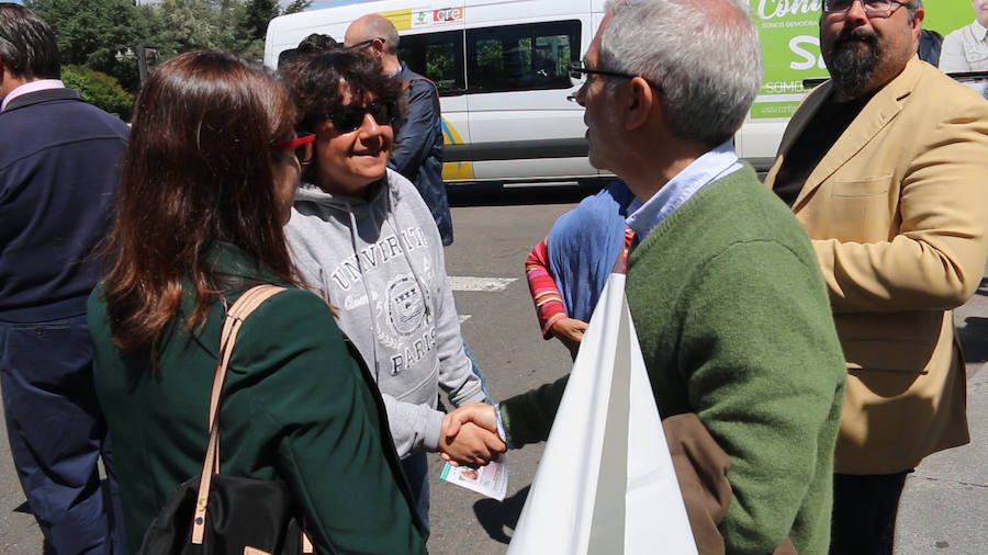 Fotos: Gaspar Llamazares, en el rastro de León