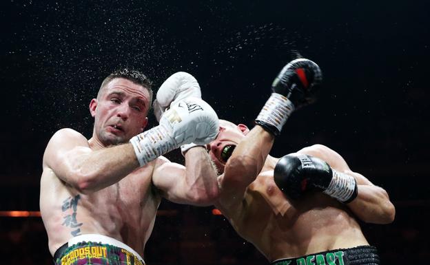 Josh Taylor pugnando con Ivan Baranchyk en Glasgow