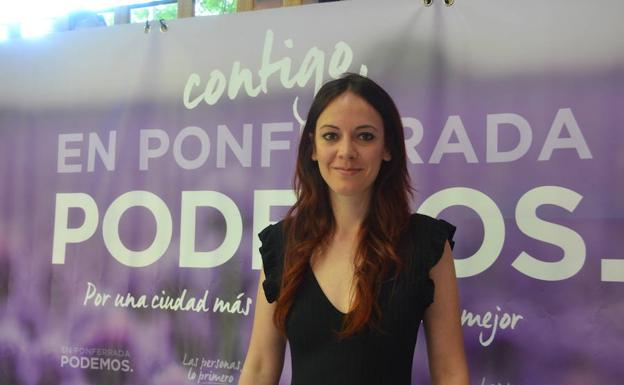 Lorena González, candidata de Podemos a la Alcaldía de Ponferrada, en la sede de la formación en la capital berciana.