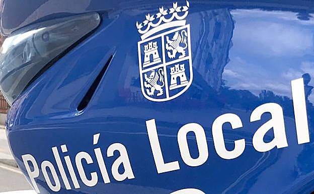Efectivos de la Policía Local procedieron a la detención del conductor.