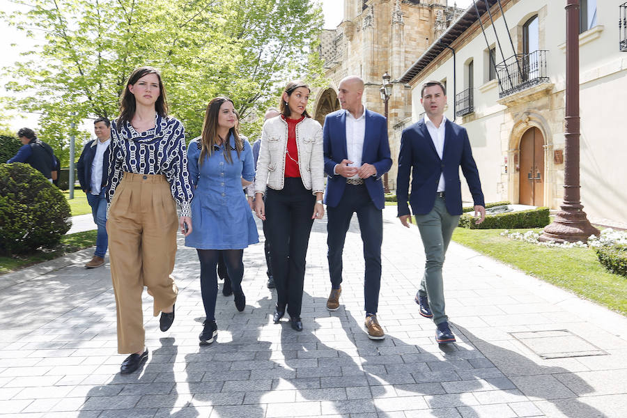 Fotos: La ministra de Turismo, Reyes Maroto, visita la plaza de San Marcos de León