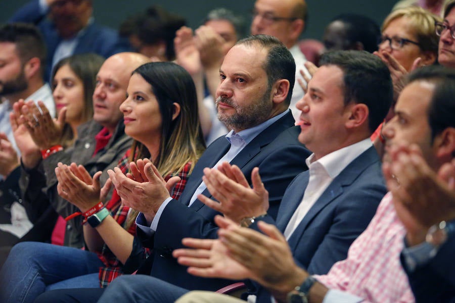 Fotos: El ministro de Fomento, José Luis Ábalos, en un acto público en León