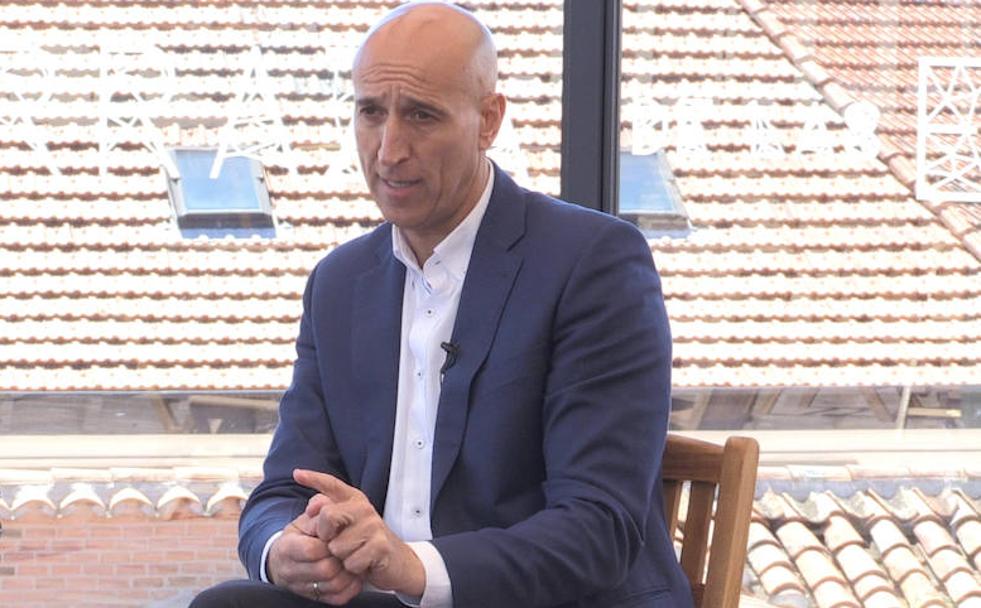 José Antonio Diez, durante los encuentros con leonoticias en la terraza del Camarote Romántico. 