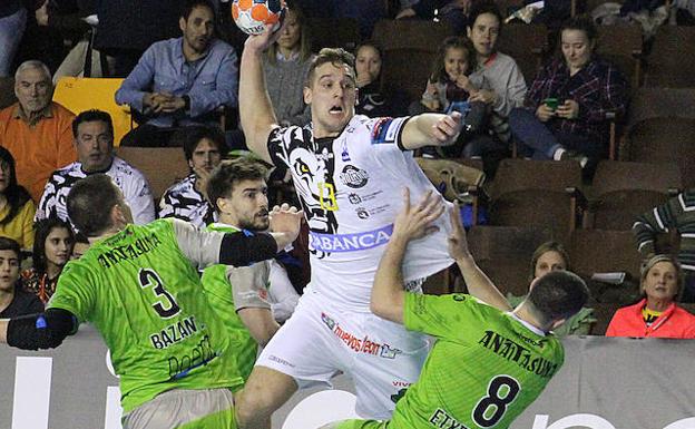 Ligetvari, en un lance del partido ante Anaitasuna.