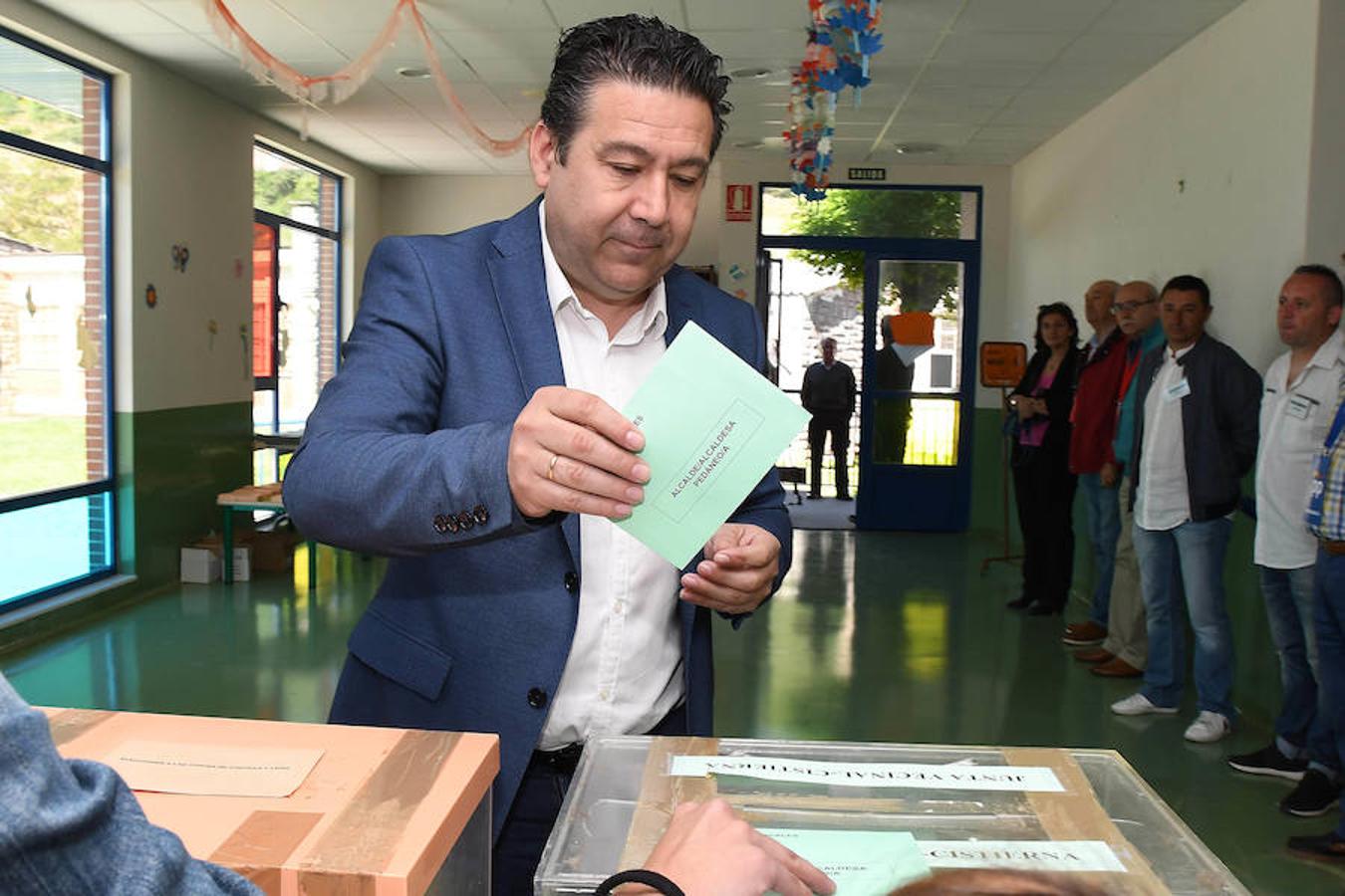 Cientos de colegios electorales han abierto sus puertas en toda la provincia para que los cais 400.000 electores leoneses puedan ejercer su voto en las elecciones municipales, autonómicas y europeas de este 26 de mayo