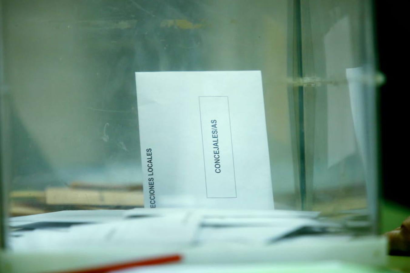 Cientos de colegios electorales han abierto sus puertas en toda la provincia para que los cais 400.000 electores leoneses puedan ejercer su voto en las elecciones municipales, autonómicas y europeas de este 26 de mayo