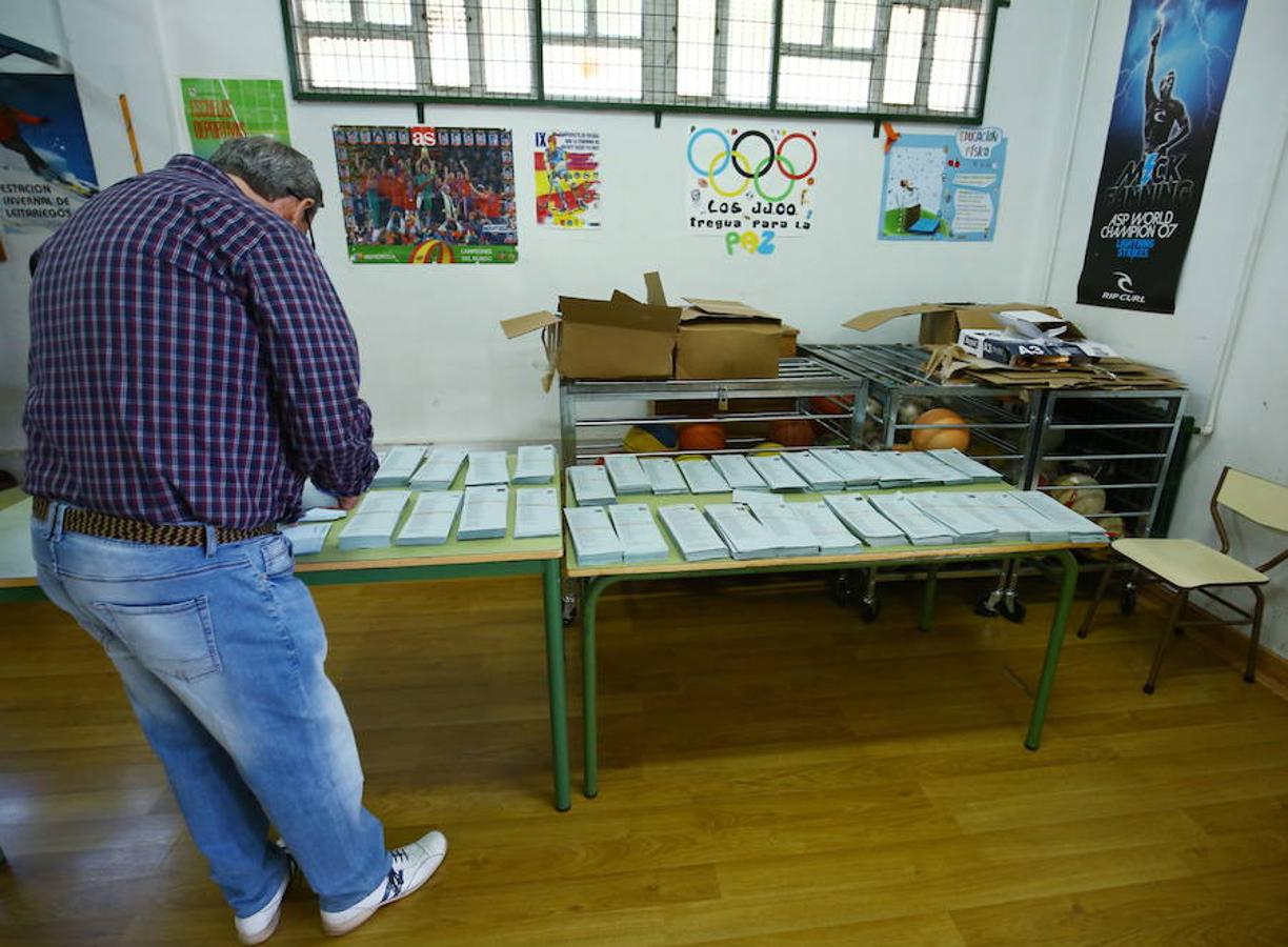 Cientos de colegios electorales han abierto sus puertas en toda la provincia para que los cais 400.000 electores leoneses puedan ejercer su voto en las elecciones municipales, autonómicas y europeas de este 26 de mayo