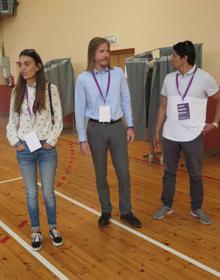 Imagen secundaria 2 - Pablo Fernández espera buenos resultados y ve a Podemos-Equo como garante de «un giro copernicano en la Junta»