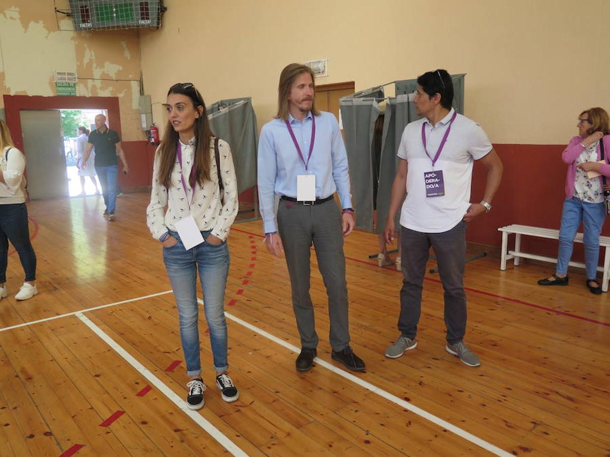 Cientos de colegios electorales han abierto sus puertas en toda la provincia para que los cais 400.000 electores leoneses puedan ejercer su voto en las elecciones municipales, autonómicas y europeas de este 26 de mayo