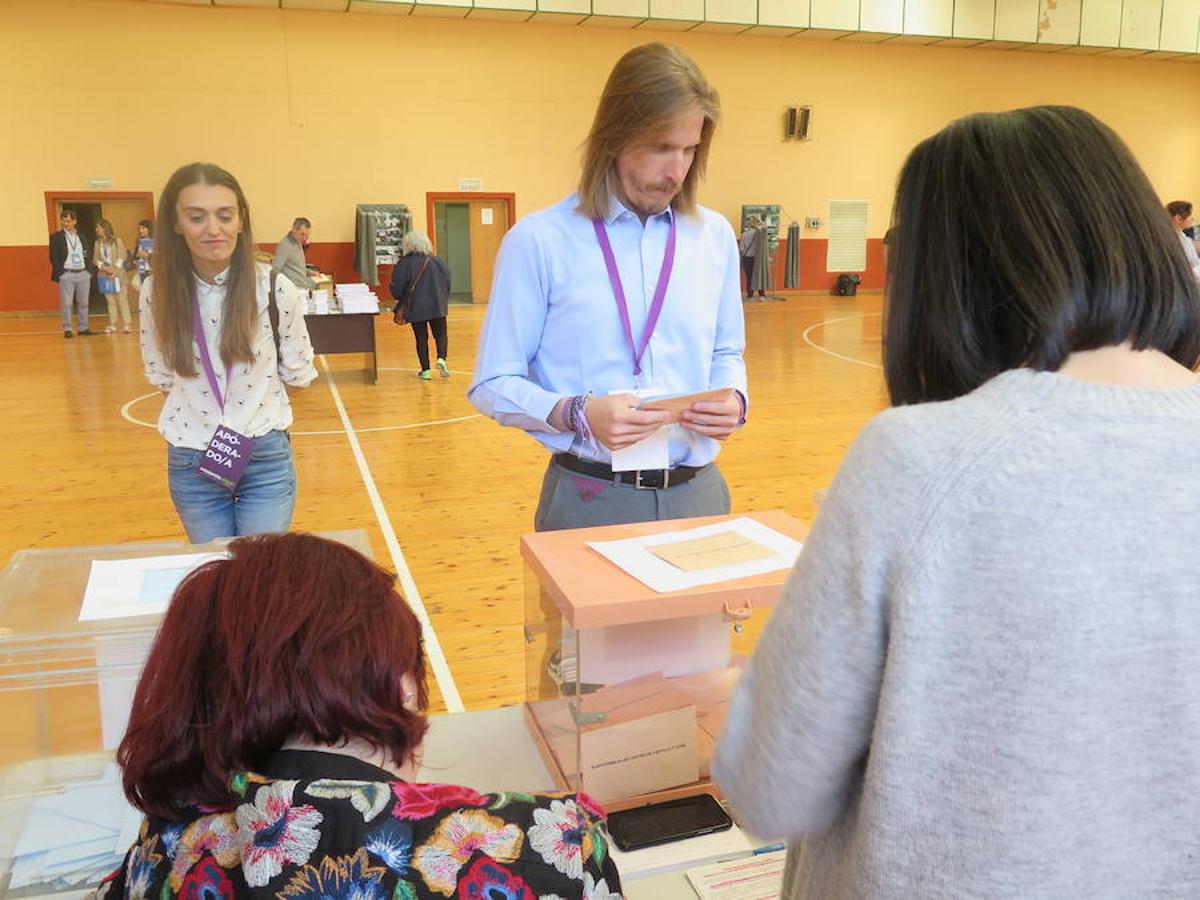 Cientos de colegios electorales han abierto sus puertas en toda la provincia para que los cais 400.000 electores leoneses puedan ejercer su voto en las elecciones municipales, autonómicas y europeas de este 26 de mayo