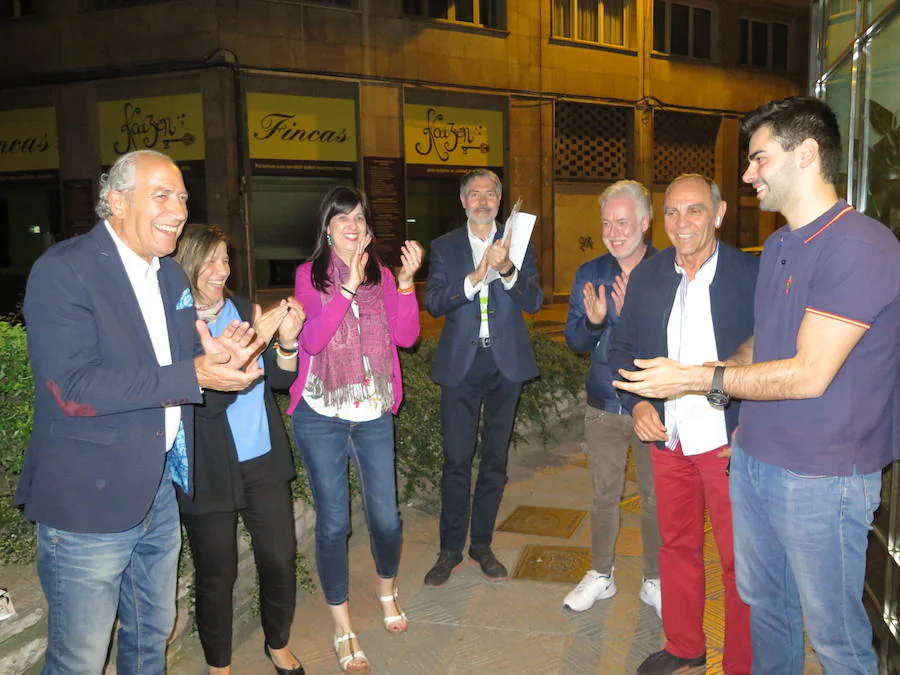 Fotos: Vox León celebra sus dos concejales en el Ayuntamiento