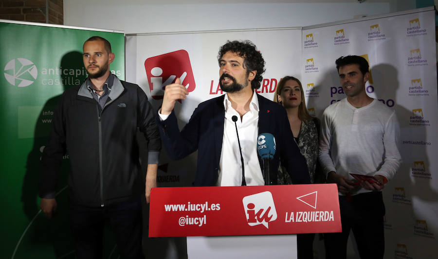 El coordinador autonómico de IU, José Sarrión, tras conocer los resultados electorales que dejan a su formación política fuera del Parlamento autonómico