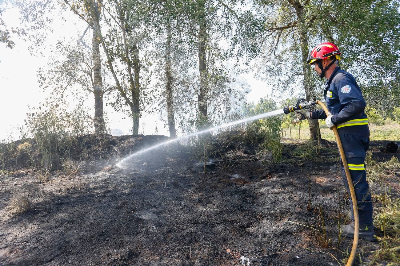 Un incendio en la base de Protección Civil de Villaquilambre obliga a intervenir a Bomberos