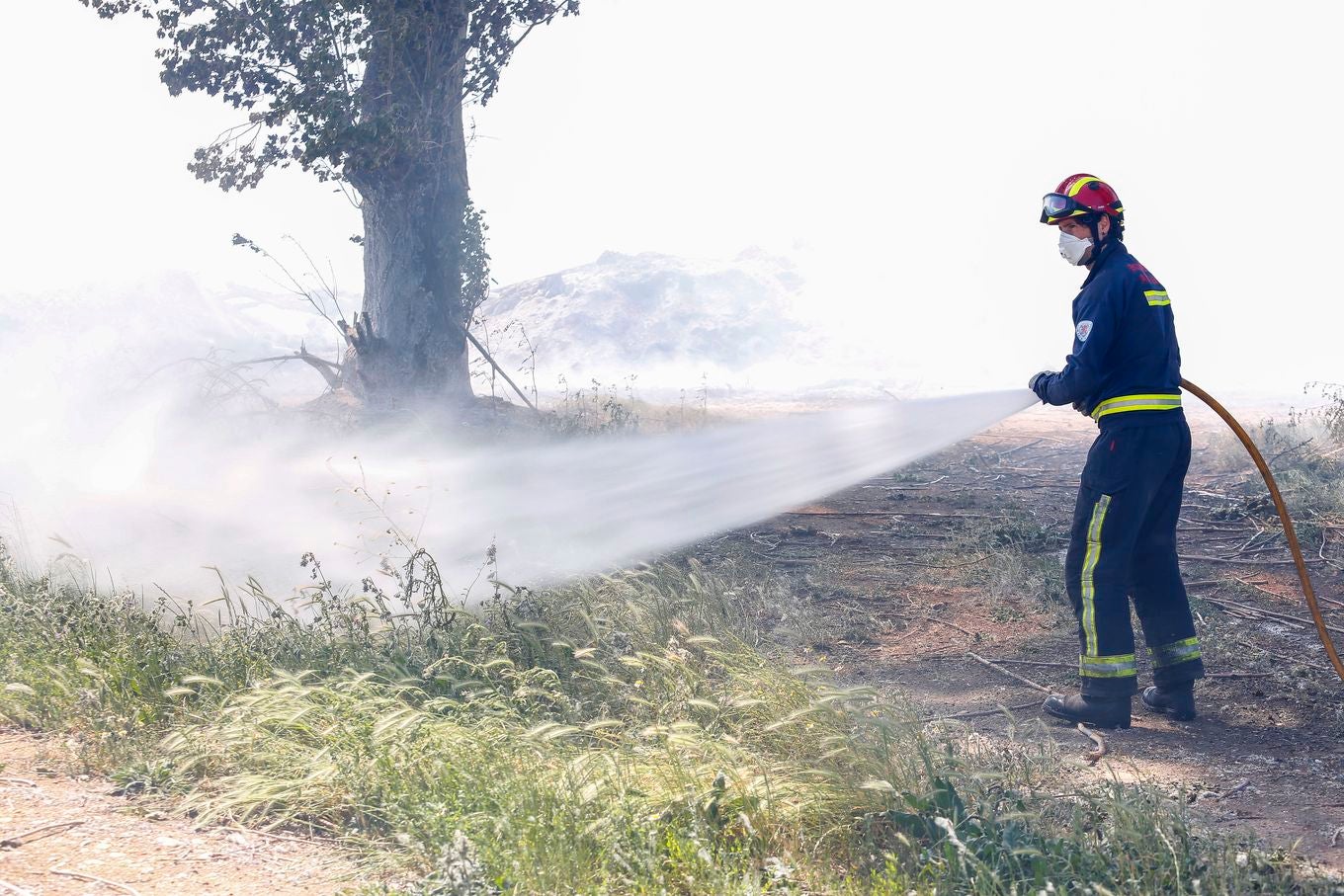 Un incendio en la base de Protección Civil de Villaquilambre obliga a intervenir a Bomberos