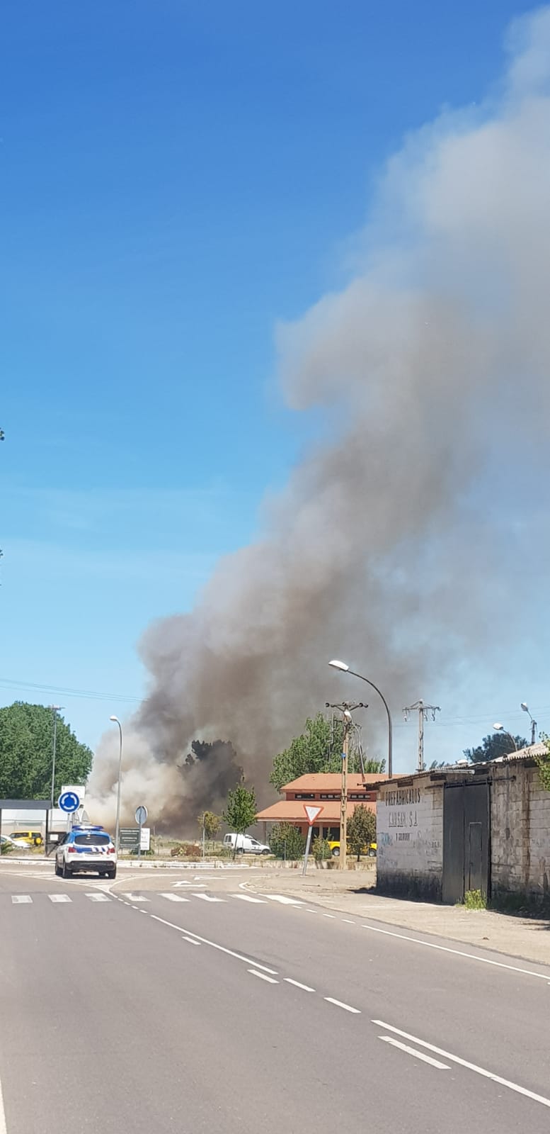 Un incendio en la base de Protección Civil de Villaquilambre obliga a intervenir a Bomberos