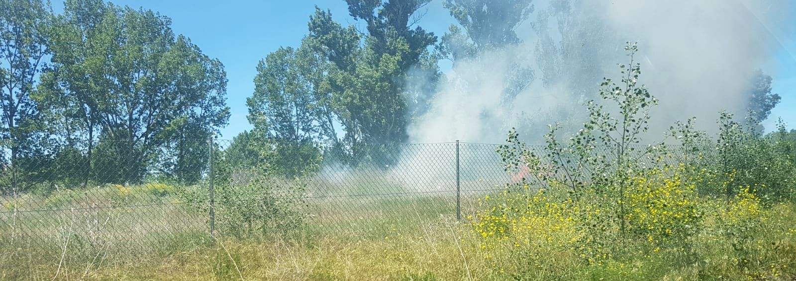 Un incendio en la base de Protección Civil de Villaquilambre obliga a intervenir a Bomberos