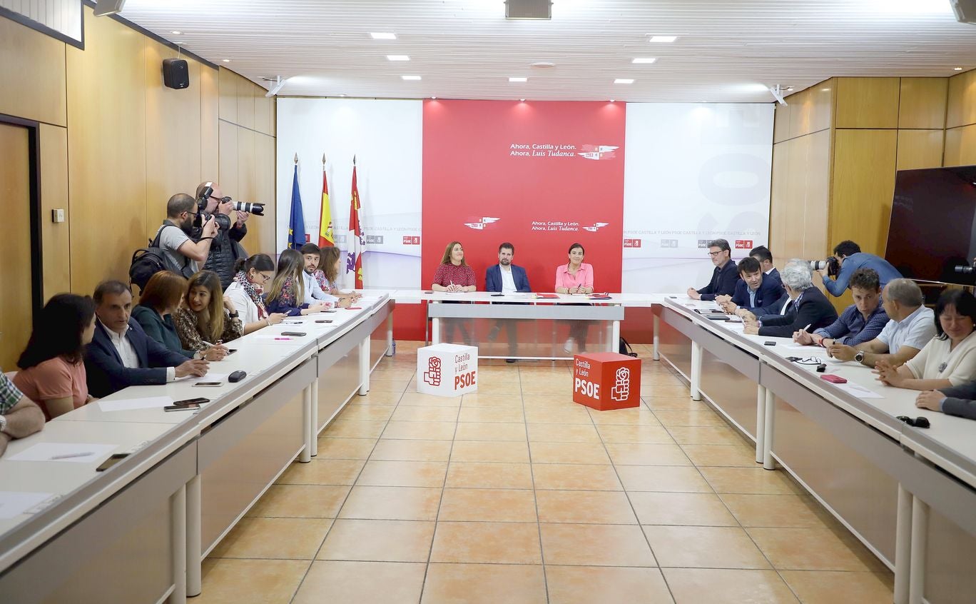 El candidato del PSOE a la Presidencia de la Junta de Castilla y León, Luis Tudanca, comparece ante los medios tras presidir el Plenario de la Comisión Ejecutiva Autonómica (CEA) del PSOE de Castilla y León