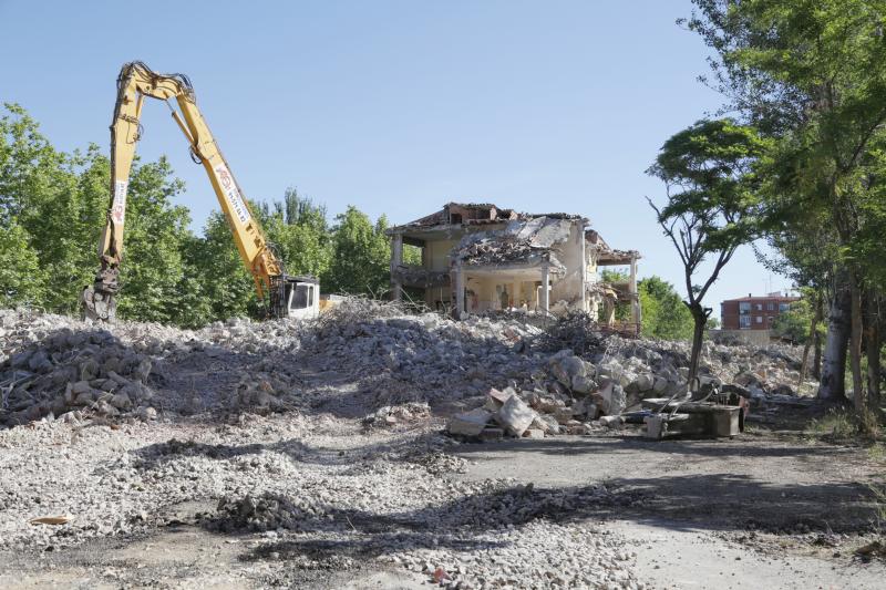 Fotos: Demolición del instituto Santa Teresa de Valladolid