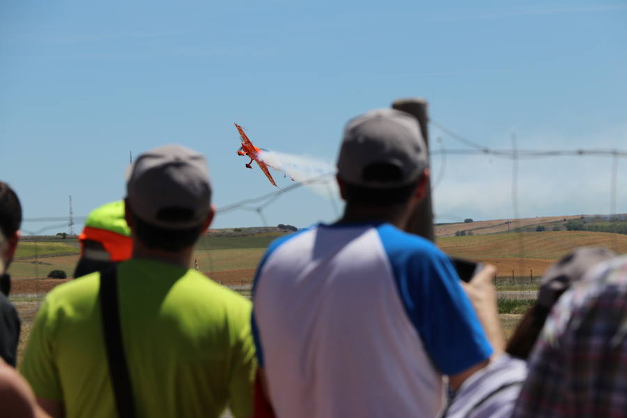 Fotos: Exhibición de vuelo acrobático en Los Oteros