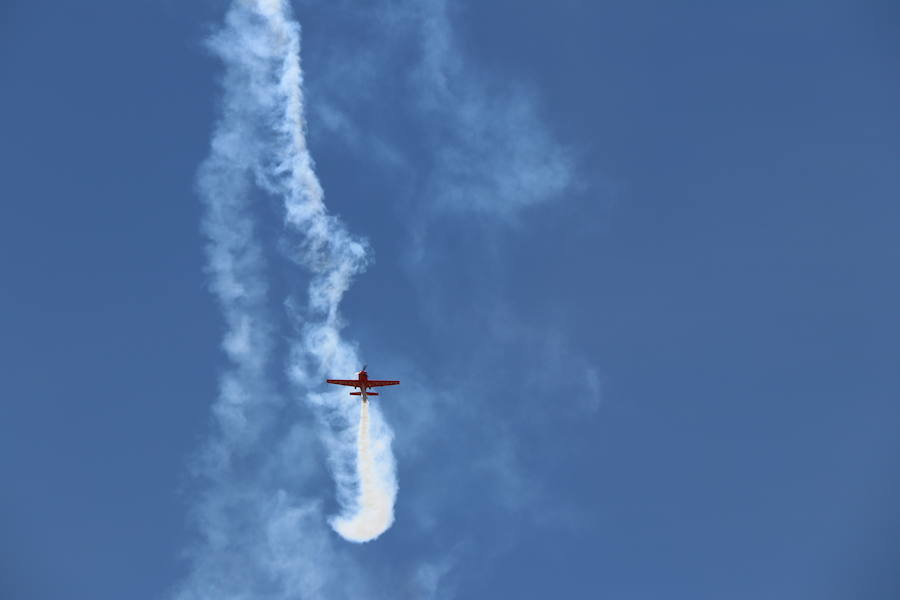 Fotos: Exhibición de vuelo acrobático en Los Oteros