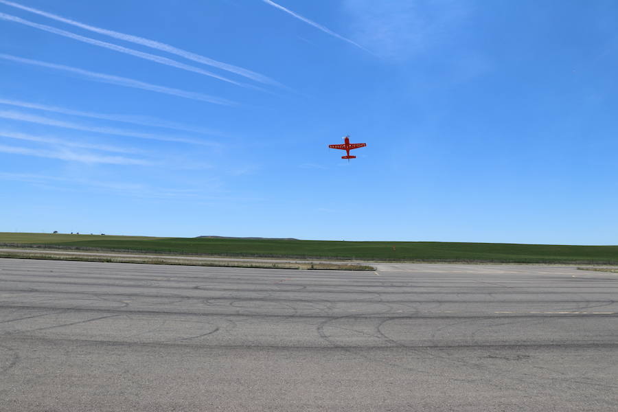 Fotos: Exhibición de vuelo acrobático en Los Oteros