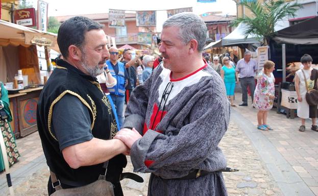 Recepción oficial al mantenedor de las Justas.